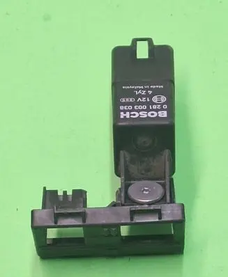 Volkswagen Golf V Glow plug pre-heat relay 0281003038