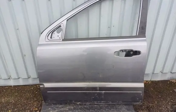 KIA Sorento Front door