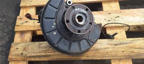 Front wheel hub