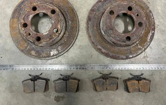Volkswagen Golf IV Brake discs and calipers set 