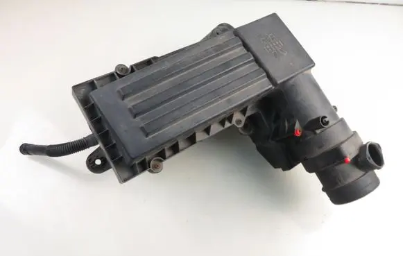 Volkswagen PASSAT B6 Air filter box 3C0129601AG 3C0129607AB