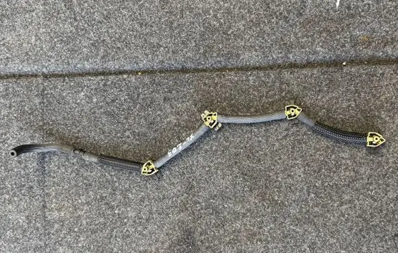 Seat Leon (5F) Fuel return line/hose 04L130235N