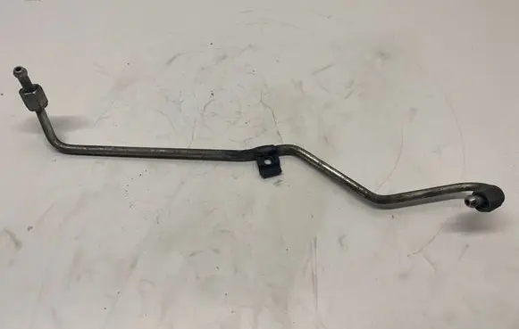 Toyota Avensis T250 Fuel injector supply line/pipe 