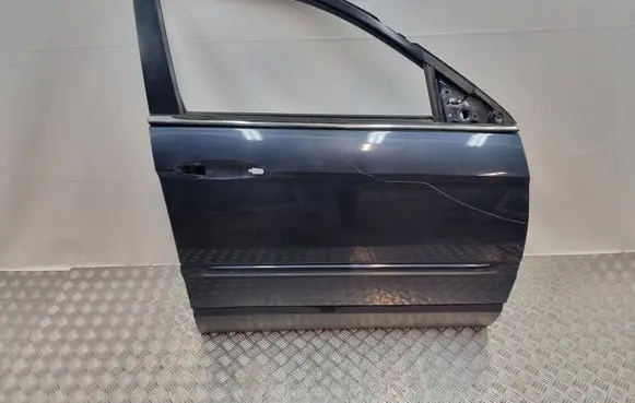 Chrysler Pacifica Front door