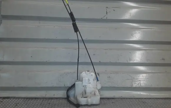 Subaru Impreza III Rear door lock
