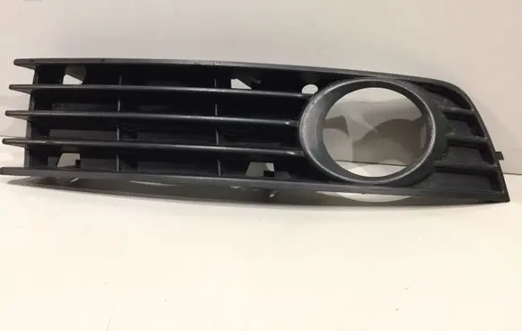 Audi A4 S4 B6 8E 8H Front bumper lower grill 8E0807682A