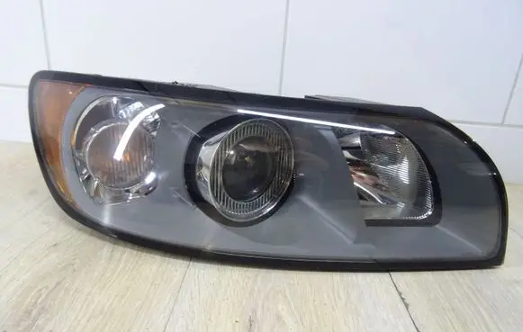 Volvo V50 Headlight/headlamp 30698886