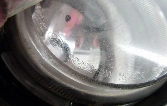 KIA Carens II Front fog light