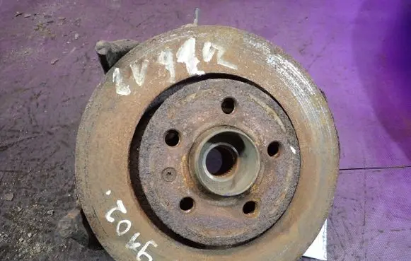 Skoda Fabia Mk2 (5J) Front wheel hub spindle knuckle