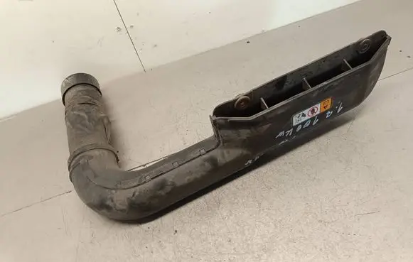 Engine coolant pipe/hose