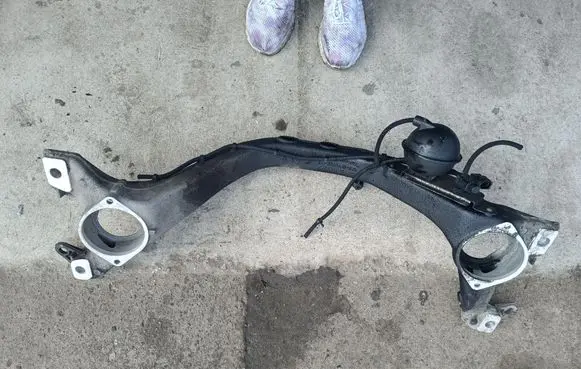 Audi Q7 4L Engine mounting bracket 7L8199207A