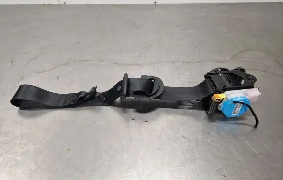 Mercedes-Benz B W246 W242 Front seatbelt A2468602685 9c94
