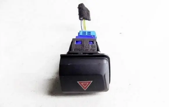 Peugeot 2008 I Hazard light switch