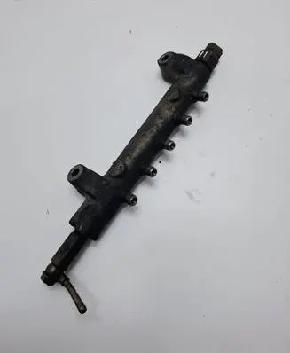 Nissan X-Trail T30 Fuel distributor 