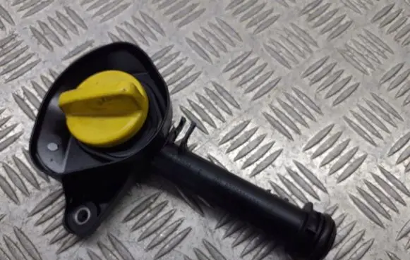 Renault Clio III Oil fill pipe 8200639421A