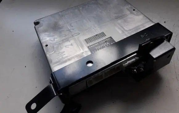 Toyota Avensis T250 Engine control unit/module 8966105C81