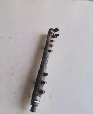 Volvo XC70 Fuel main line pipe 30777554 0445215023
