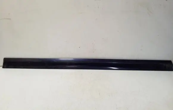 Volkswagen PASSAT B4 Front door trim (molding) 3A0853516A