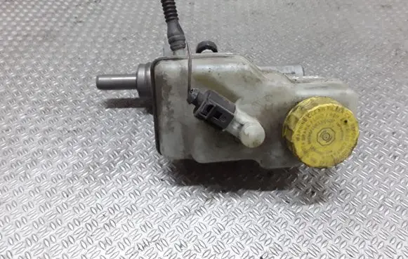 Master brake cylinder