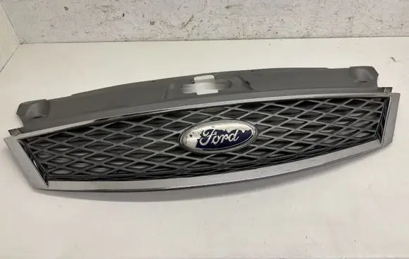 Ford Mondeo Mk III Front bumper upper radiator grill 2S7Y8A100AAW