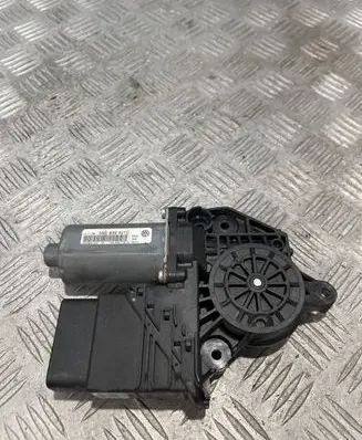 Volkswagen Golf Plus Front door window regulator motor 5M0839401C