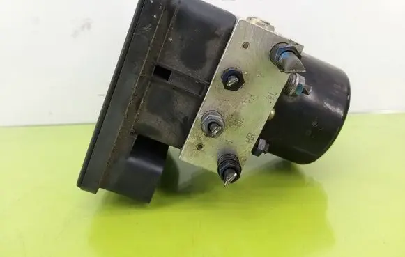 Volkswagen Golf V ABS Pump 6757387