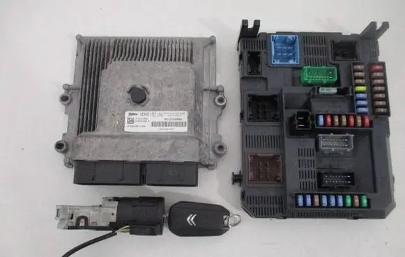 Citroen C4 Cactus Engine ECU kit and lock set V29061498A 9806671980 9812338980