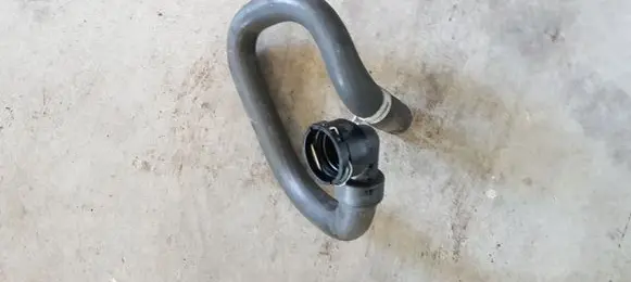 Engine coolant pipe/hose