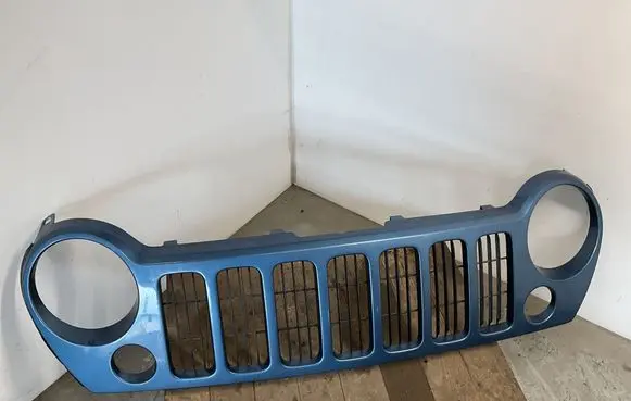 Jeep Cherokee III KJ Front grill 5JJ85TRMAE 55156805AE 5JJ86TRMAE