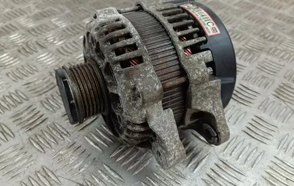KIA Sorento Generator/alternator 373002F300