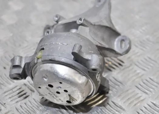 Audi A8 S8 D4 4H Engine mount bracket