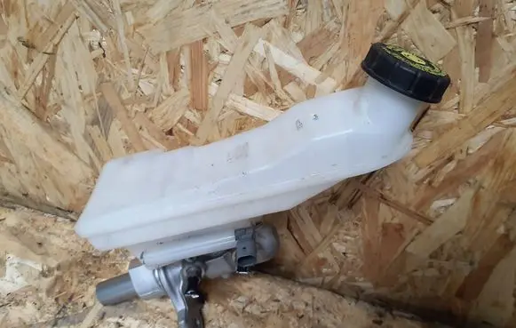 Master brake cylinder
