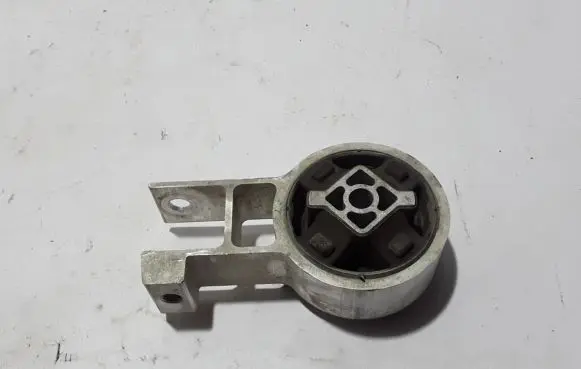 Ford Mach-E I Engine mounting bracket LJ936P082BA