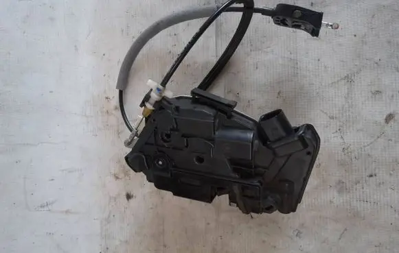 Skoda Fabia Mk2 (5J) Loading door lock 1S4839016B