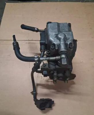 Audi A4 S4 B5 8D Fuel injection high pressure pump 028130109H