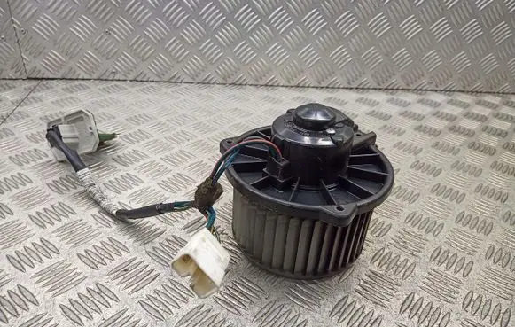 Toyota Yaris Front door blower motor 194000-0821