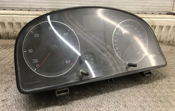 Volkswagen Touran I Speedometer (instrument cluster)