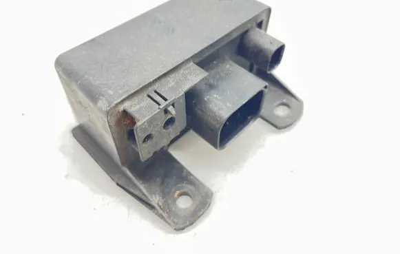 Mercedes-Benz E W211 Glow plug pre-heat relay 0285454032