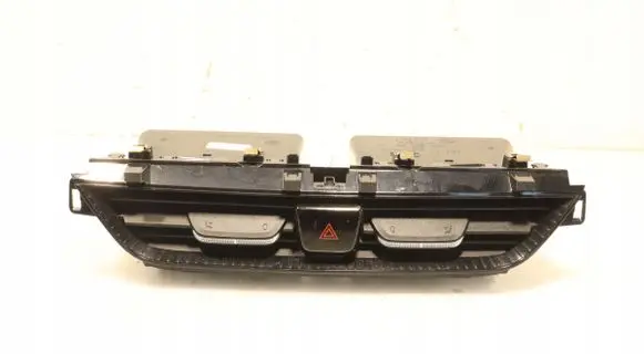 Skoda Fabia Mk4 (6VA) Dashboard air vent grill cover trim 6VA8209510