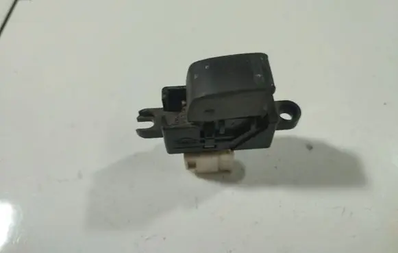 Nissan Almera Tino Electric window control switch