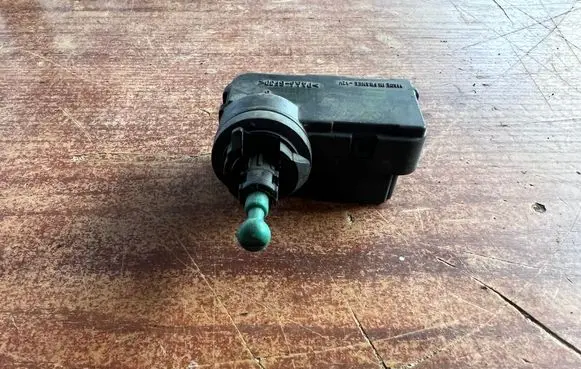 Audi A4 S4 B6 8E 8H Headlight level adjustment motor 1J0941295F
