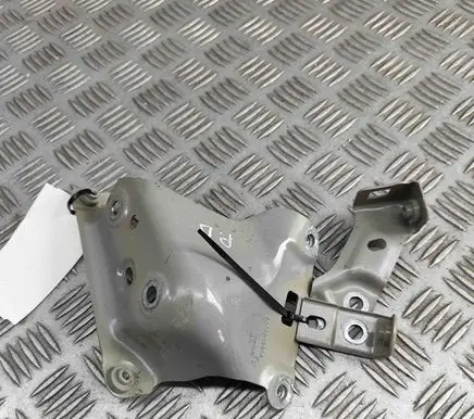 Skoda Kamiq Fender mounting bracket 658821228A 654821431