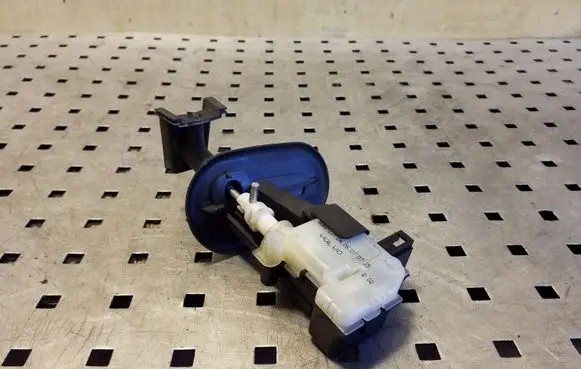 Volvo XC70 Fuel tank cap lock 8066271
