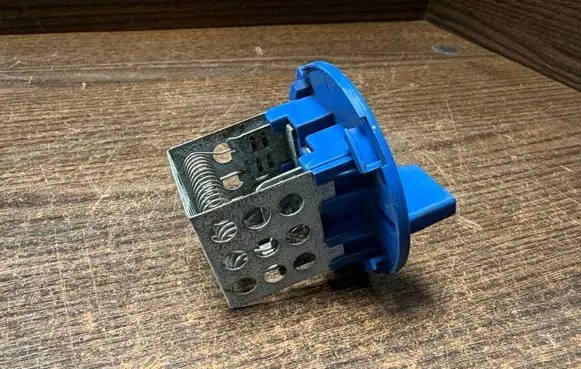 Mercedes-Benz Sprinter W906 Heater blower fan relay C7339