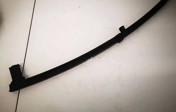 Toyota Yaris Front door glass trim molding 