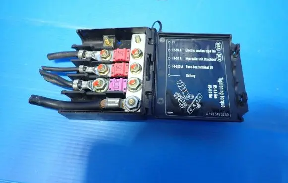 Chrysler Crossfire Fuse box set A1935453200