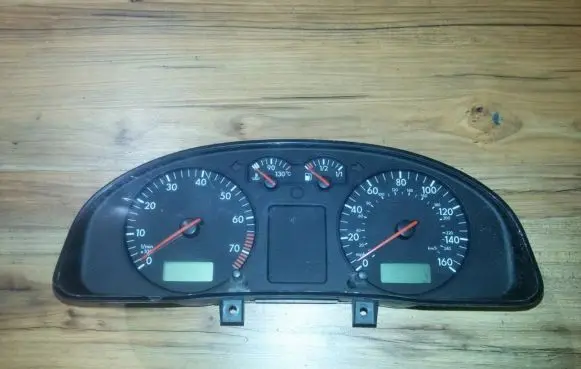 Volkswagen PASSAT B5 Speedometer (instrument cluster) 3b1919930x 110208920