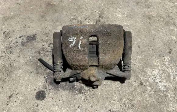 Volkswagen PASSAT B8 Front brake caliper