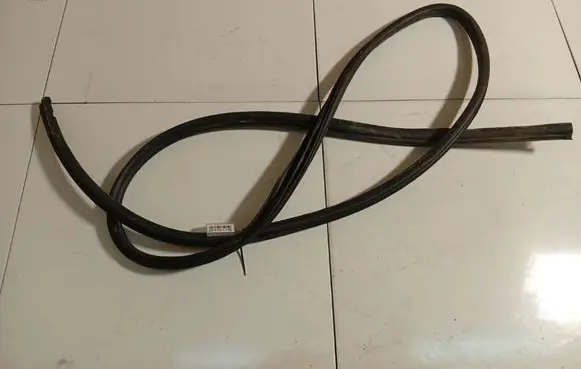 Dodge Journey Rubber seal front coupe door