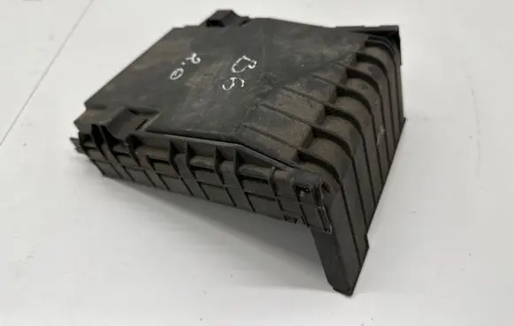 Volkswagen PASSAT B6 Fuse box cover 1K0937132F